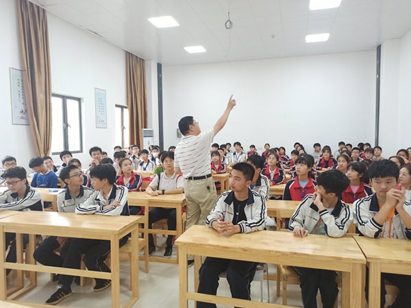 陈斌校长讲话_副本.jpg 陈斌校长讲话_副本.jpg
