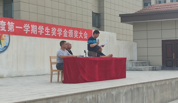 陈斌校长发表讲话_副本.jpg 陈斌校长发表讲话_副本.jpg