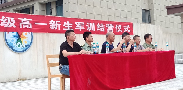 主席台就座的领导_副本.jpg 主席台就座的领导_副本.jpg