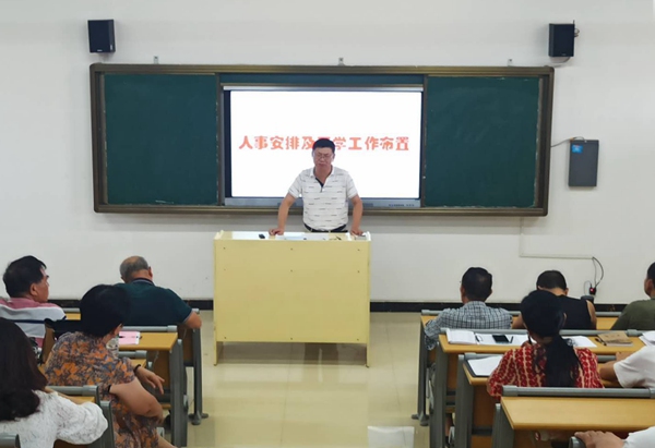 陈斌校长_副本.jpg 陈斌校长_副本.jpg