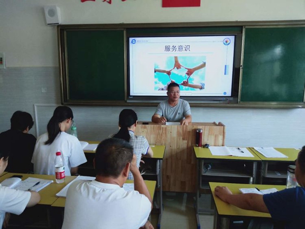 张精华主任_副本.jpg 张精华主任_副本.jpg