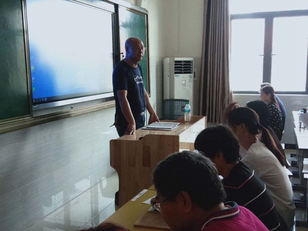 丁长华校长_副本.jpg 丁长华校长_副本.jpg