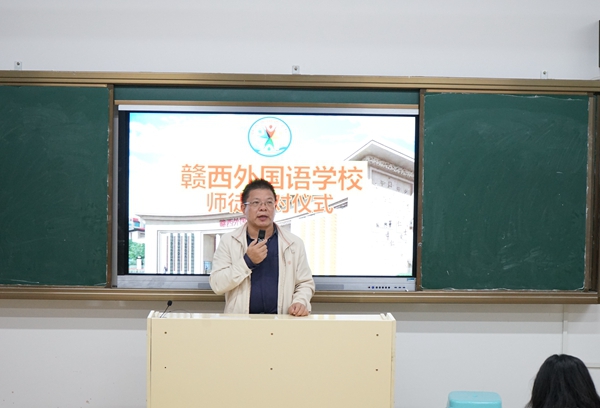 张精华副校长主持会议_副本.jpg 张精华副校长主持会议_副本.jpg