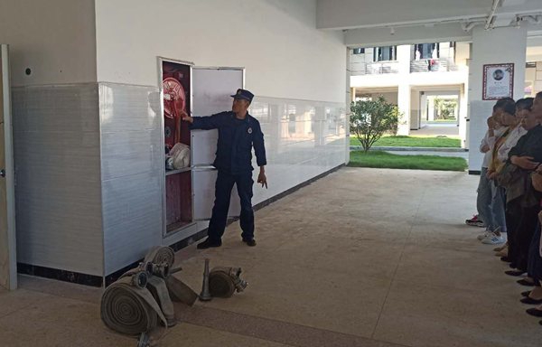 喻涛警官教学中_副本.jpg 喻涛警官教学中_副本.jpg