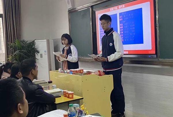学生发言1_副本.jpg 学生发言1_副本.jpg