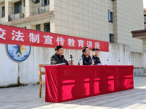 张警官_副本.jpg 张警官_副本.jpg